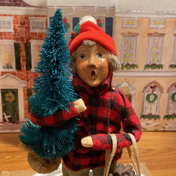 1992 BYERS CHOICE Boy With Christmas Tree and Firewood - Picture 3 of 15